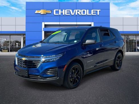 Used 2023 Chevrolet Equinox LS w/ LS Convenience Package image 2