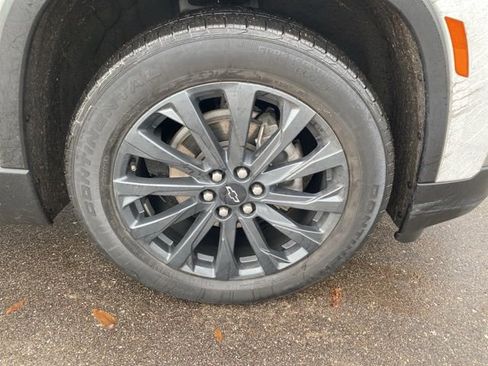 Used 2023 Chevrolet Traverse RS image 2