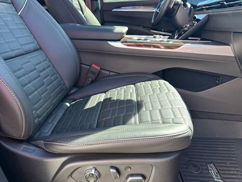 Certified 2025 Cadillac Escalade Sport Platinum w/ LPO, Floor Liner Package image 13