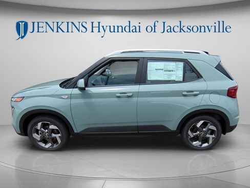 New 2025 Hyundai Venue SEL FWD image 6