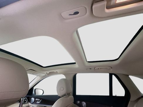 Used 2019 Mercedes-Benz GLC 300 4MATIC image 14