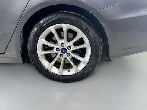 Used 2019 Ford Fusion SE image 29