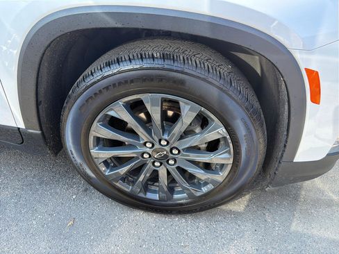 Used 2023 Chevrolet Traverse RS image 4