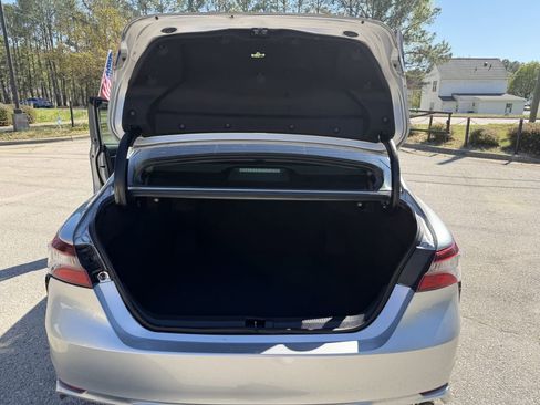 Used 2021 Toyota Camry SE FWD image 16