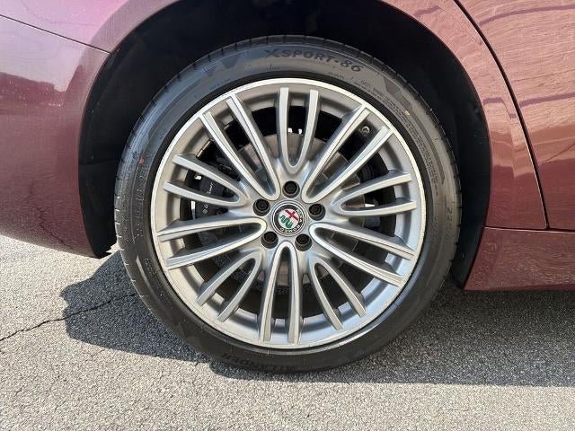 Used 2017 Alfa Romeo Giulia Ti AWD/4WD image 17