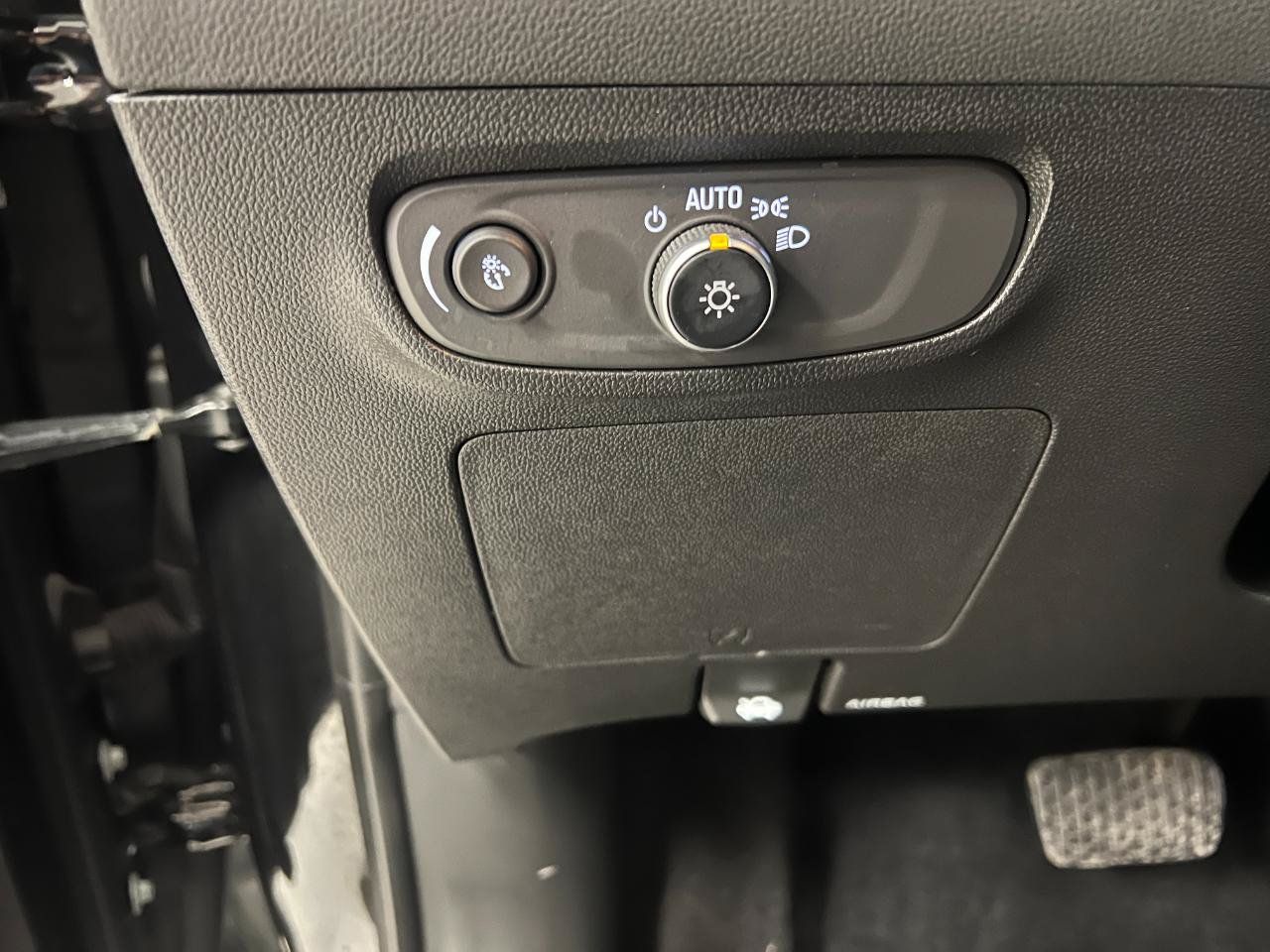 Used 2025 Buick Encore GX Preferred FWD image 37