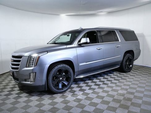 Used 2018 Cadillac Escalade ESV Luxury image 5