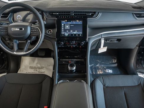 New 2025 Jeep Grand Cherokee Laredo X w/ Luxury Tech Group I image 18