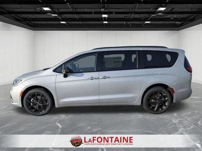 New 2026 Chrysler Pacifica Select