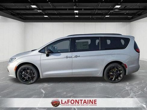 New 2026 Chrysler Pacifica Select AWD/4WD image 2