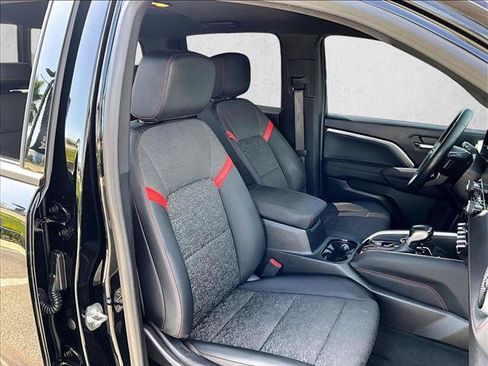 Used 2023 Chevrolet Colorado Z71 w/ Z71 Convenience Package 2 AWD/4WD image 9
