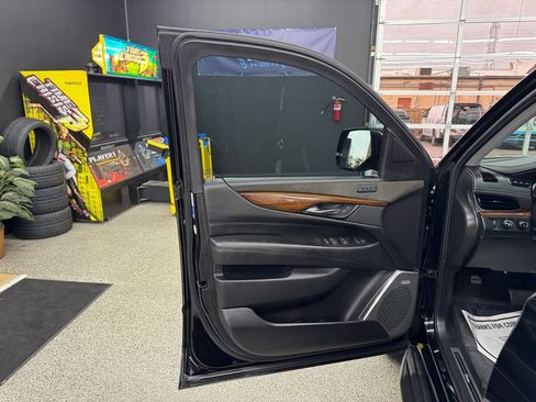 Used 2020 Cadillac Escalade ESV Luxury w/ Escalade Sport Edition AWD/4WD image 9