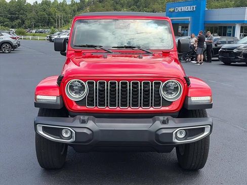 Used 2025 Jeep Wrangler Unlimited Sahara AWD/4WD image 6