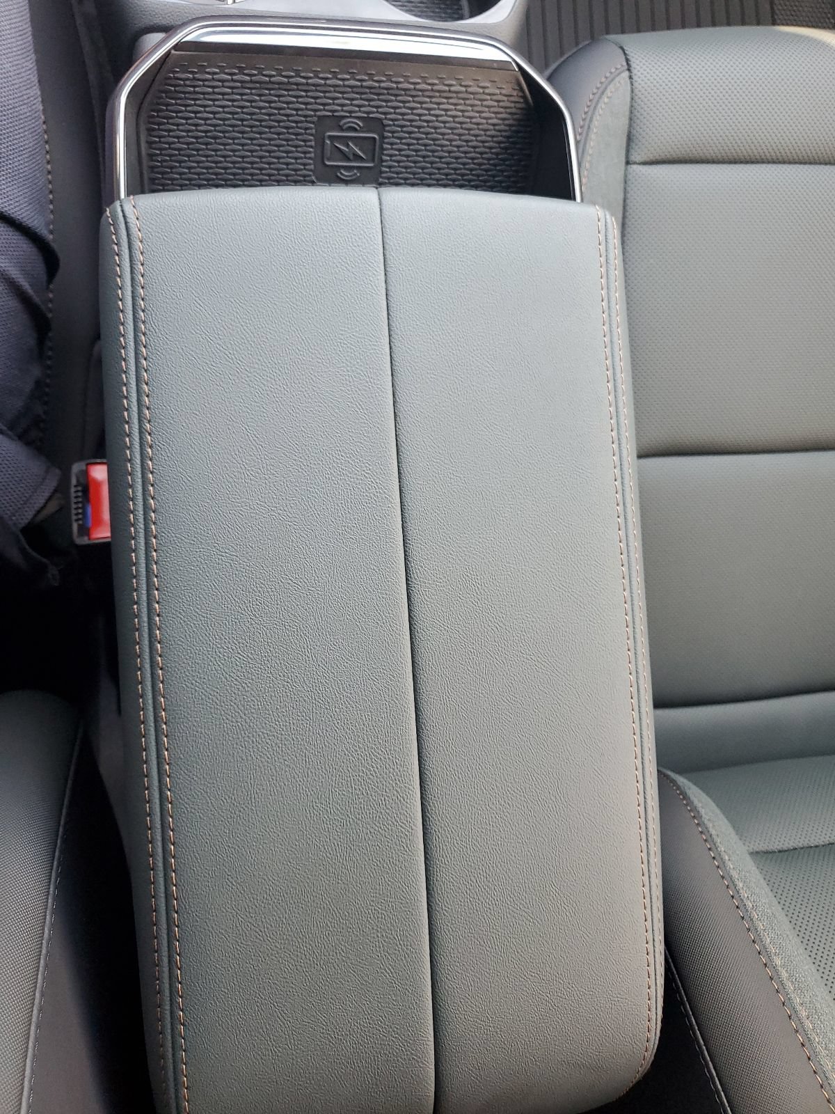 New 2027 GMC Terrain AT4 w/ LPO, Floor Liner Package AWD/4WD image 26