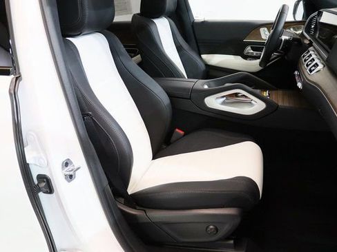 Used 2025 Mercedes-Benz GLE 450e 4MATIC w/ AMG Line Interior image 20