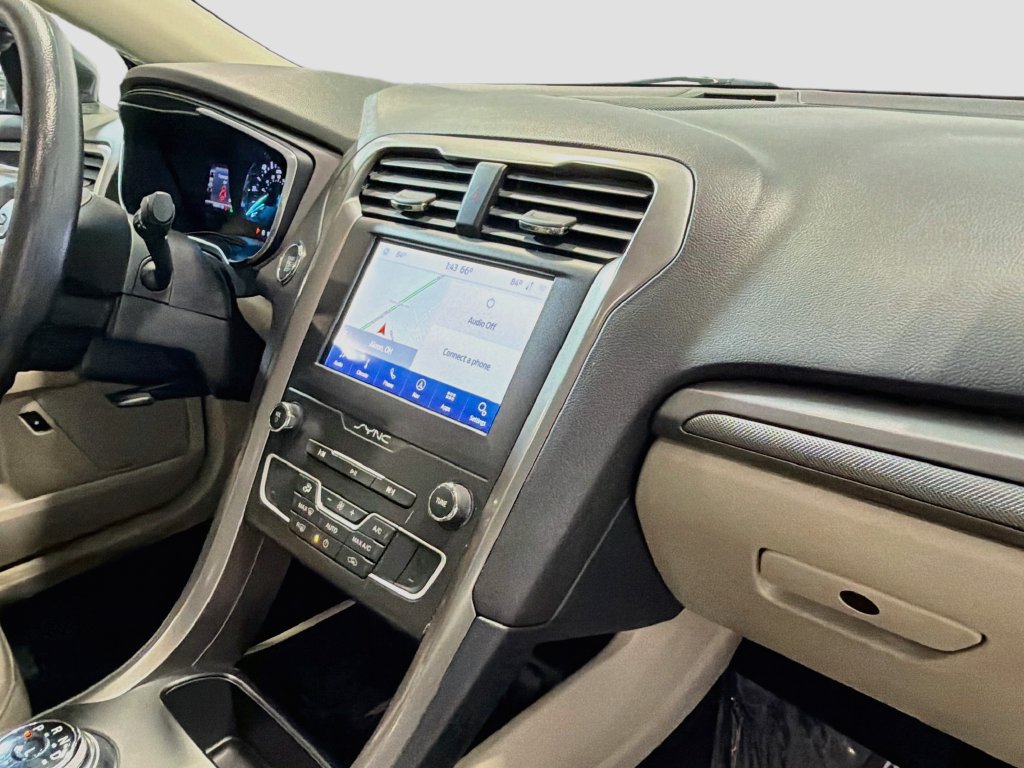 Used 2020 Ford Fusion SE FWD image 29