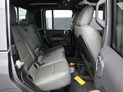 New 2025 Jeep Gladiator Mojave image 26