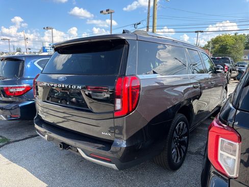 Used 2025 Ford Expedition Max Platinum w/ Driver's Package AWD/4WD image 10