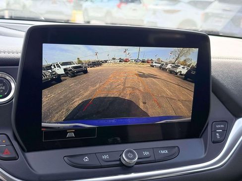 Used 2025 Chevrolet Blazer LT FWD image 21