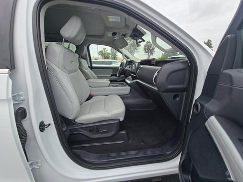 Used 2025 Ford Expedition Max Platinum AWD/4WD image 5