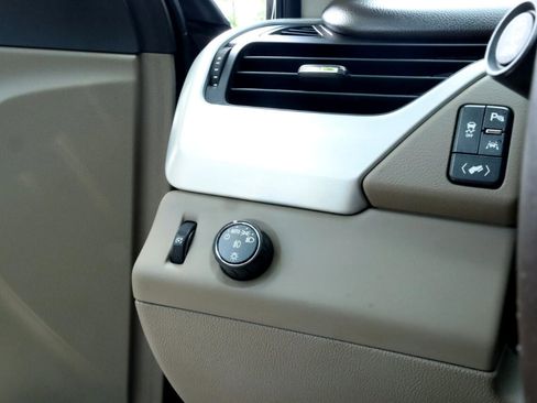 Used 2017 GMC Yukon SLT image 30