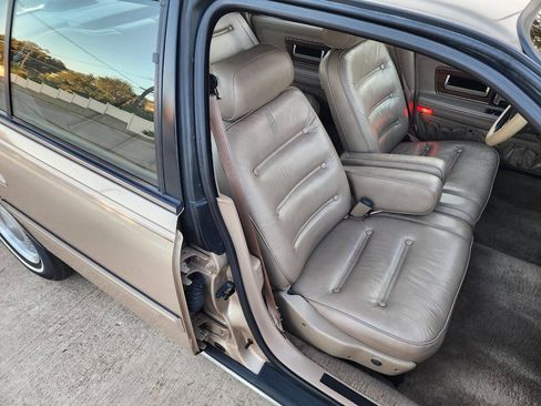 Used 1988 Lincoln Continental Signature image 13