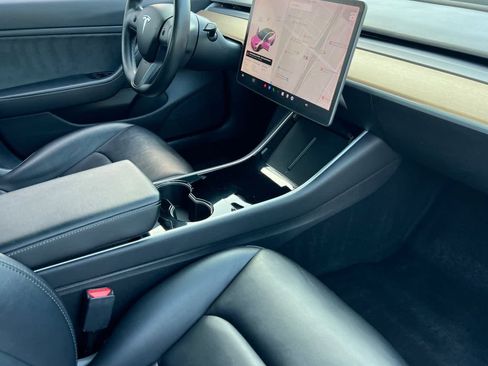 Used 2019 Tesla Model 3 RWD image 15