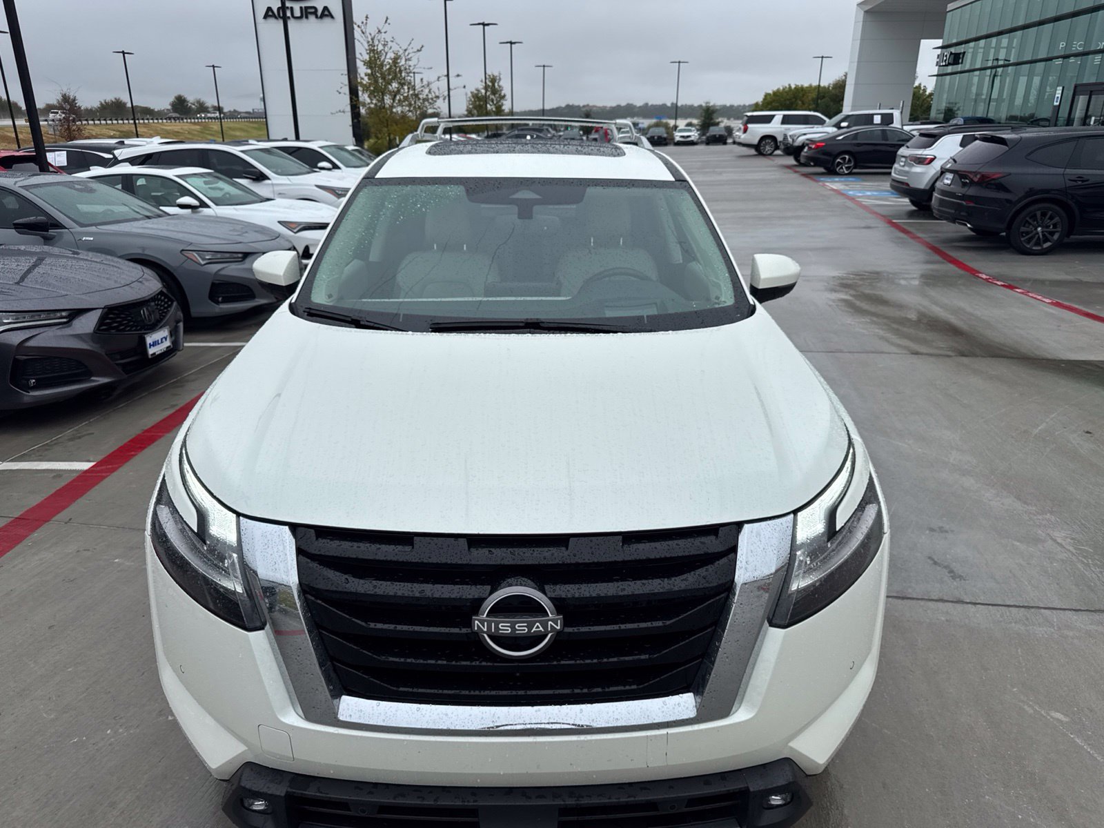 Used 2022 Nissan Pathfinder Platinum w/ Cargo Package AWD/4WD image 3