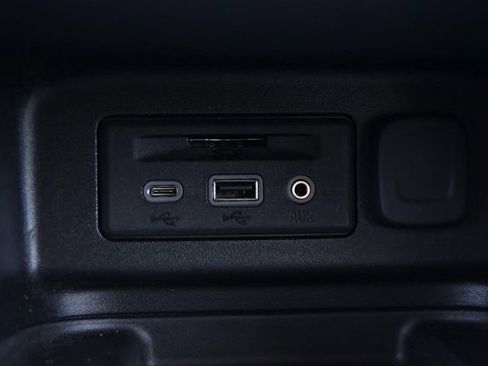 Used 2019 Chevrolet Equinox Premier image 16