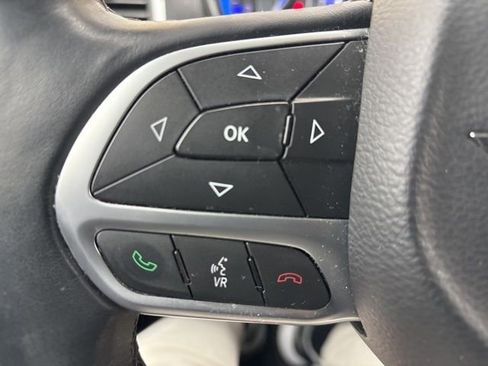 Used 2017 Chrysler 300 C image 13