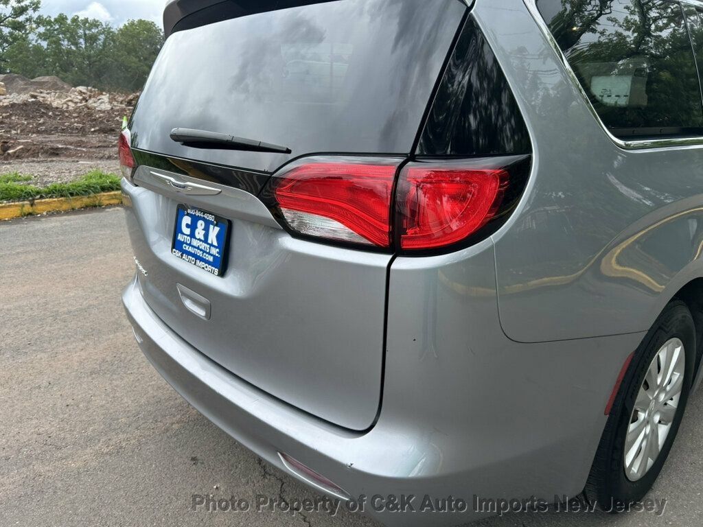 Used 2020 Chrysler Voyager L FWD image 23