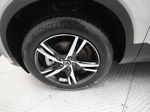 Used 2025 Volvo XC40 B5 Core image 27