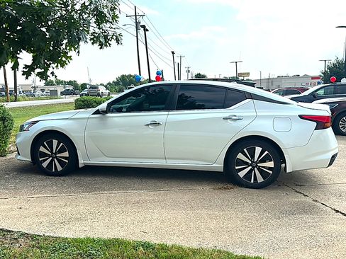 Used 2022 Nissan Altima 2.5 SV FWD image 5