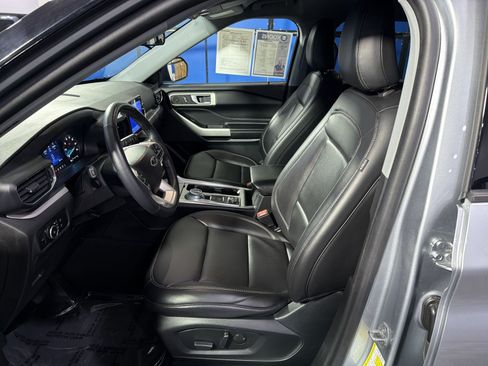 Used 2023 Ford Explorer XLT w/ Equipment Group 202A AWD/4WD image 25