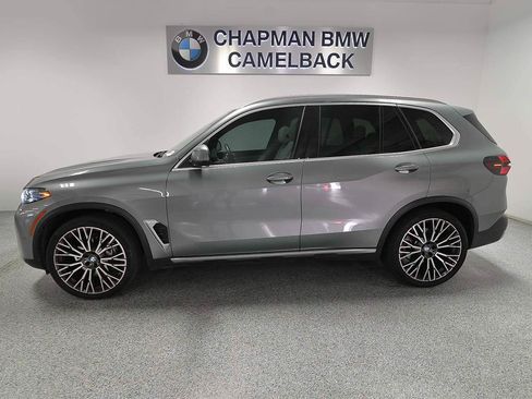 Used 2025 BMW X5 xDrive40i w/ Parking Assistance Package AWD/4WD image 3