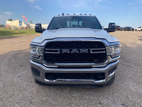 Used 2024 RAM 2500 Tradesman w/ Chrome Appearance Group AWD/4WD image 10