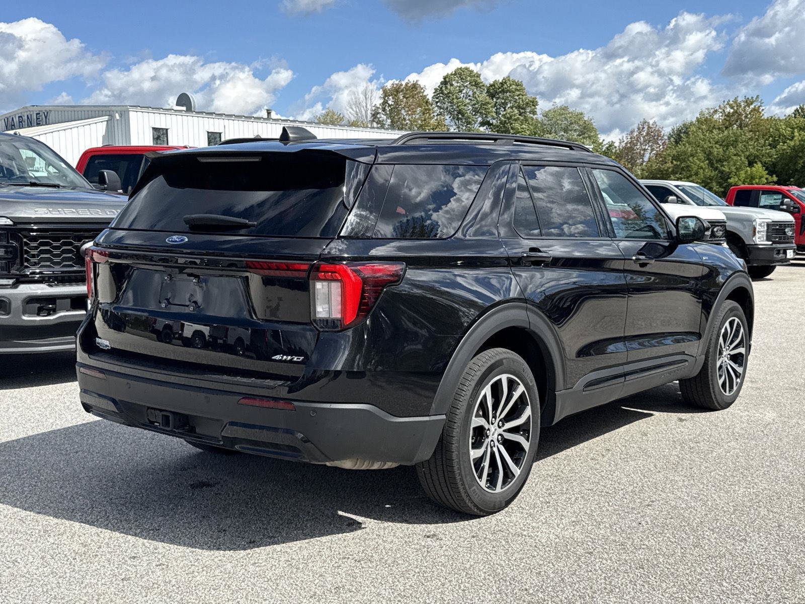 Used 2025 Ford Explorer ST-Line AWD/4WD image 7