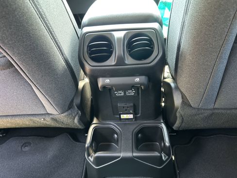 New 2025 Jeep Gladiator Sport image 32