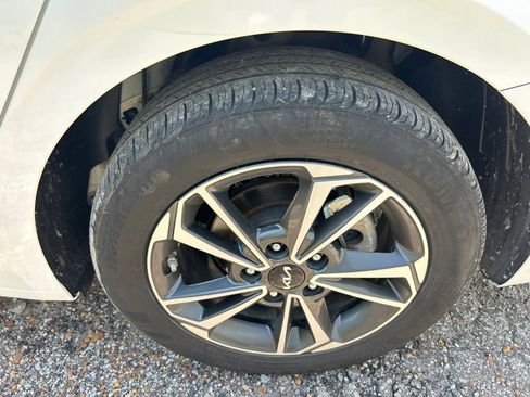 Used 2024 Kia Forte LXS image 23