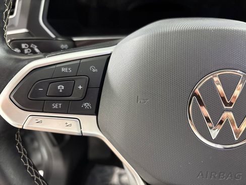 Used 2024 Volkswagen Tiguan SE AWD/4WD image 28
