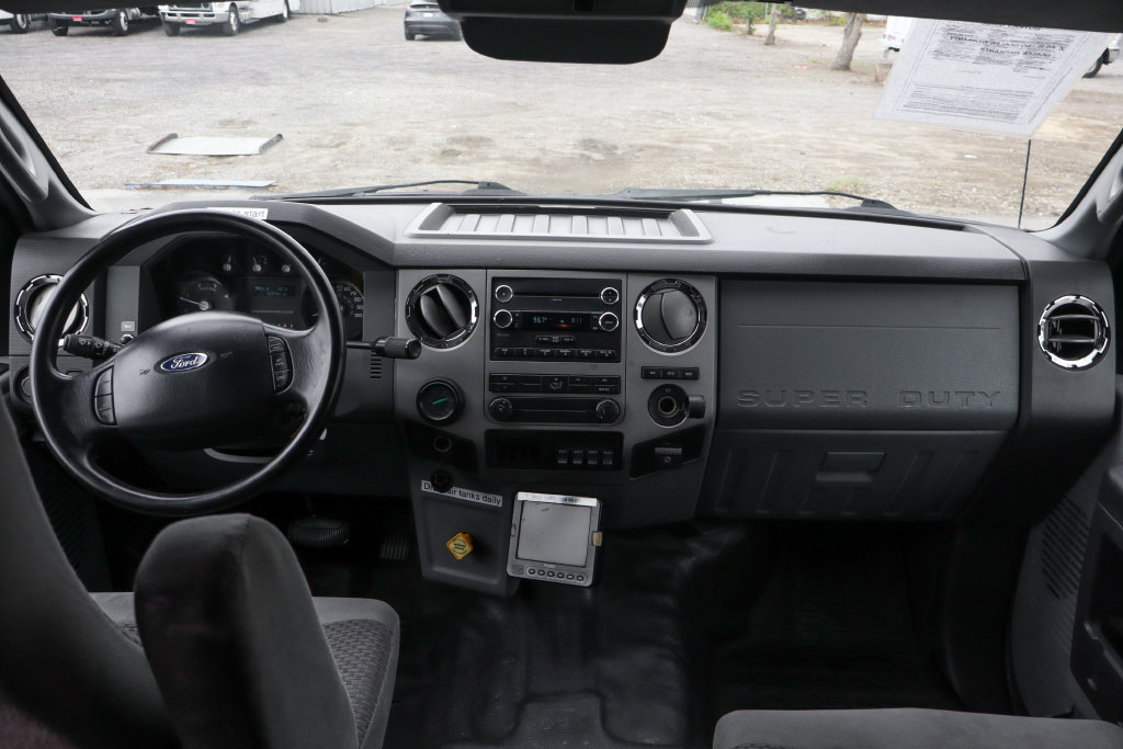 Used 2015 Ford F650 2WD Crew Cab Super Duty image 25