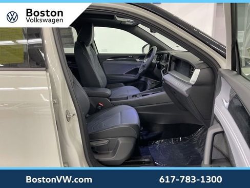 New 2026 Volkswagen Tiguan SE R-Line AWD/4WD image 11