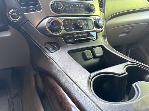 Used 2019 Chevrolet Suburban LT image 22