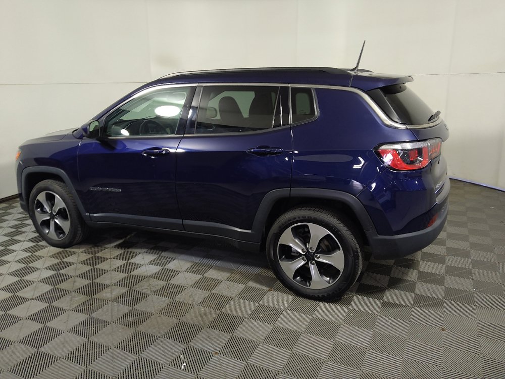 Used 2018 Jeep Compass Latitude w/ Cold Weather Group AWD/4WD image 3