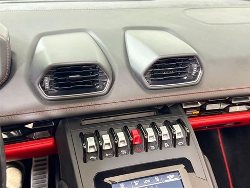 Used 2023 Lamborghini Huracan EVO image 18