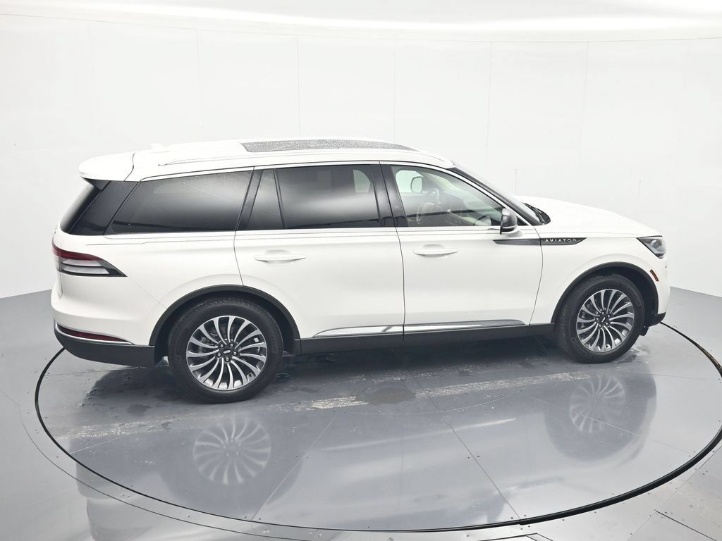 Used 2024 Lincoln Aviator 2WD w/ Premium Package image 33