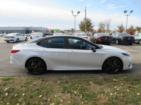 Used 2025 Toyota Camry XSE image 8