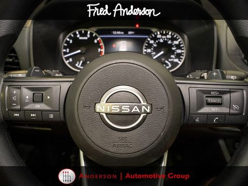 Used 2024 Nissan Rogue S AWD/4WD image 16