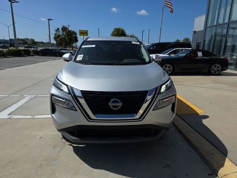 Used 2023 Nissan Rogue SV FWD image 9