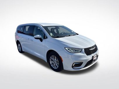 Used 2023 Chrysler Pacifica Touring-L